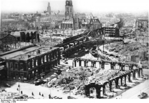 De originele foto van gebombardeerd Rotterdam